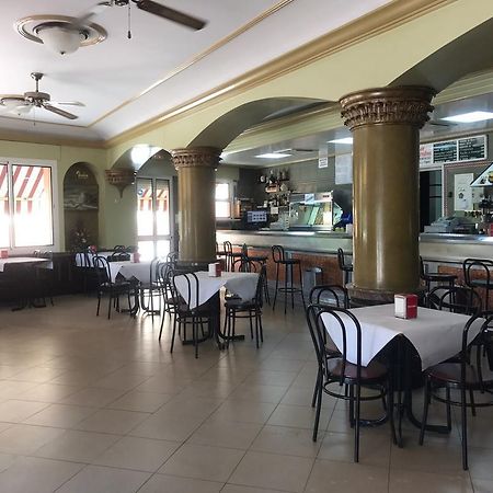 Hostal Bar San Pedro Mairena De Alcor Esterno foto