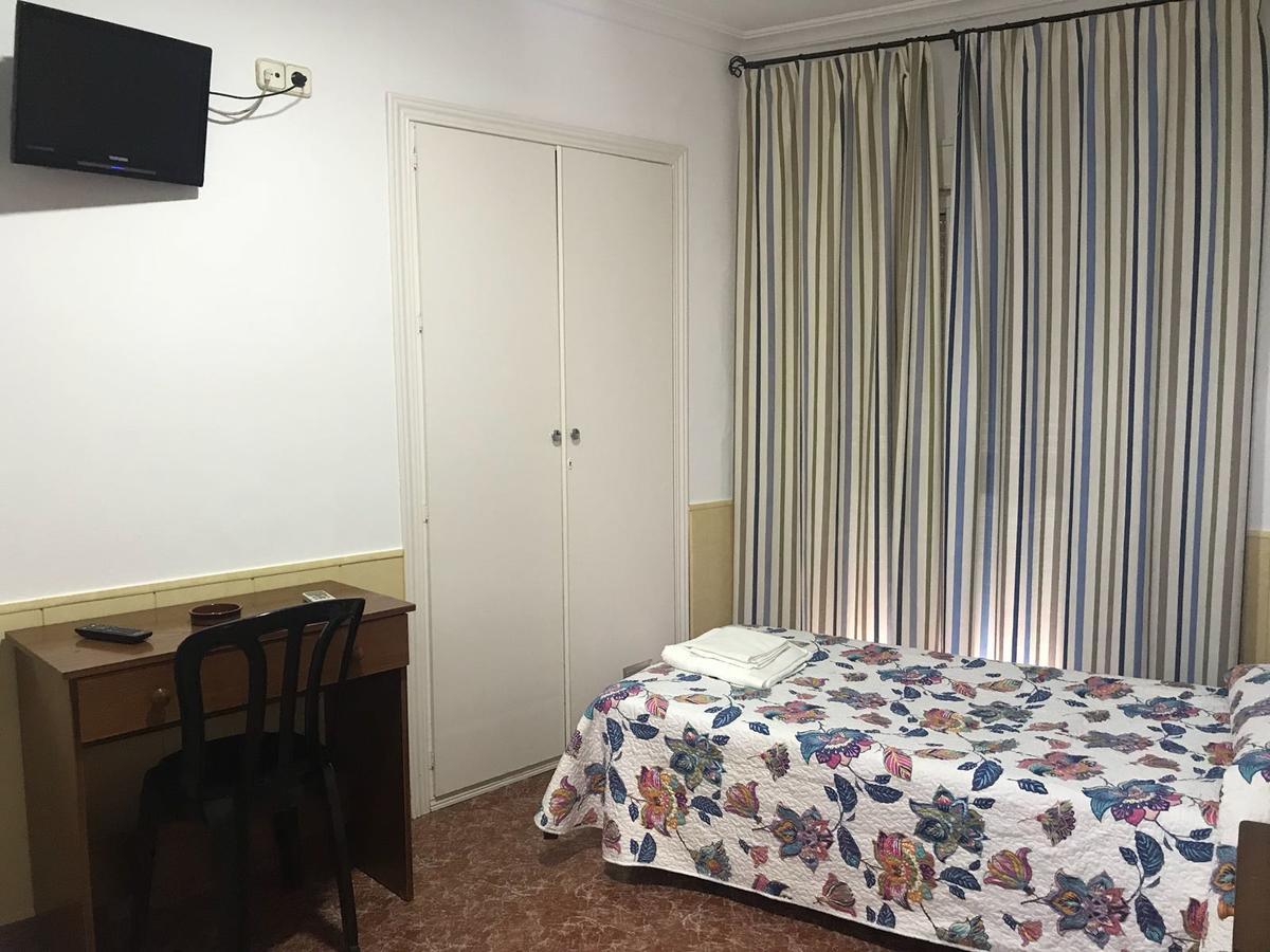 Hostal Bar San Pedro Mairena De Alcor Esterno foto