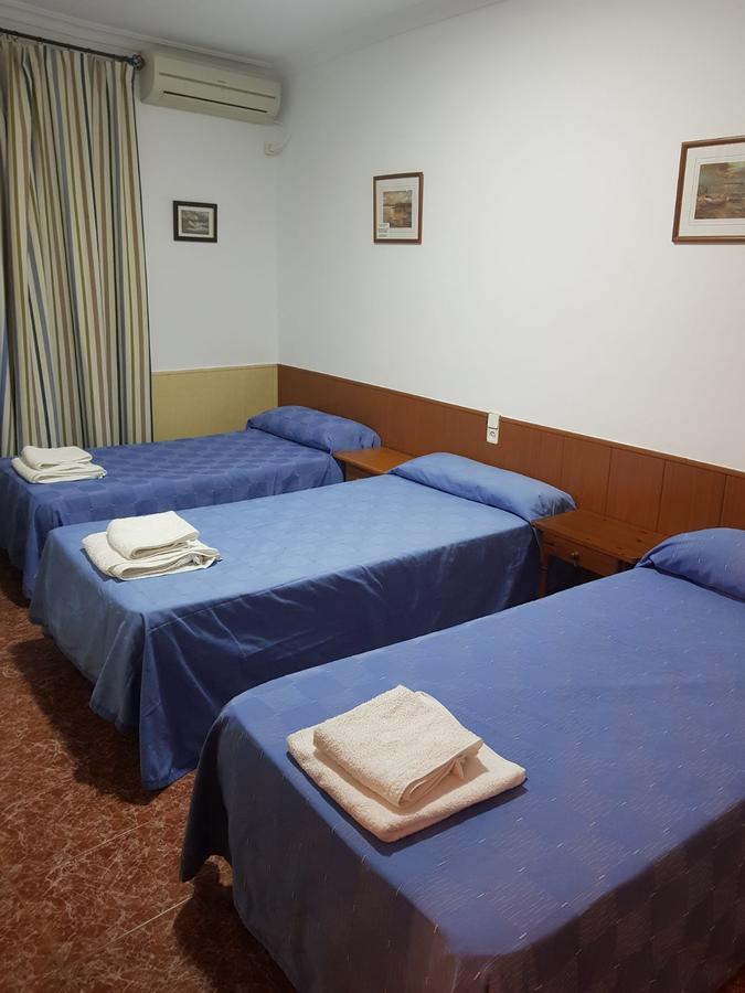 Hostal Bar San Pedro Mairena De Alcor Esterno foto